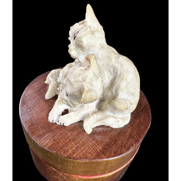 Vintage White Persian Cat Porcelain Figurines On Round Wood Trinket Box 4” x 3” - Picture 12 of 15